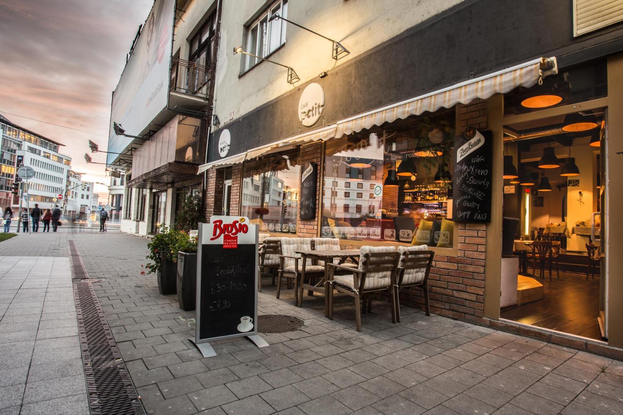 Downtown Bratislava B&B Bagian luar foto