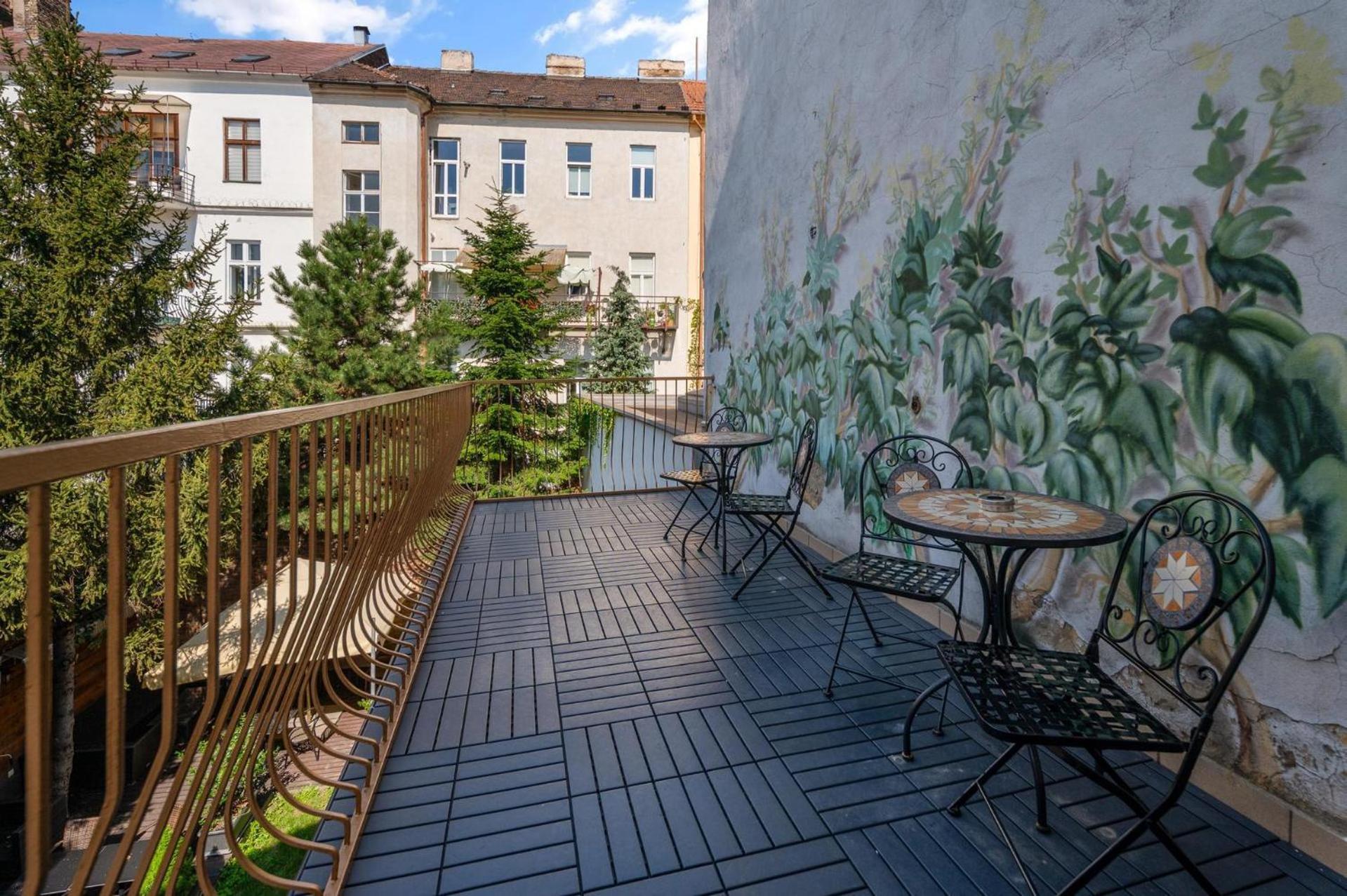 Downtown Bratislava B&B Bagian luar foto
