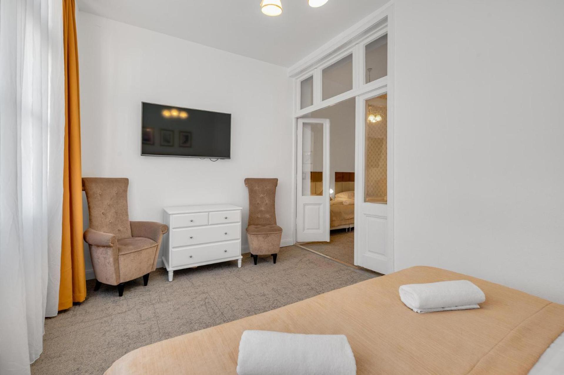Downtown Bratislava B&B Bagian luar foto