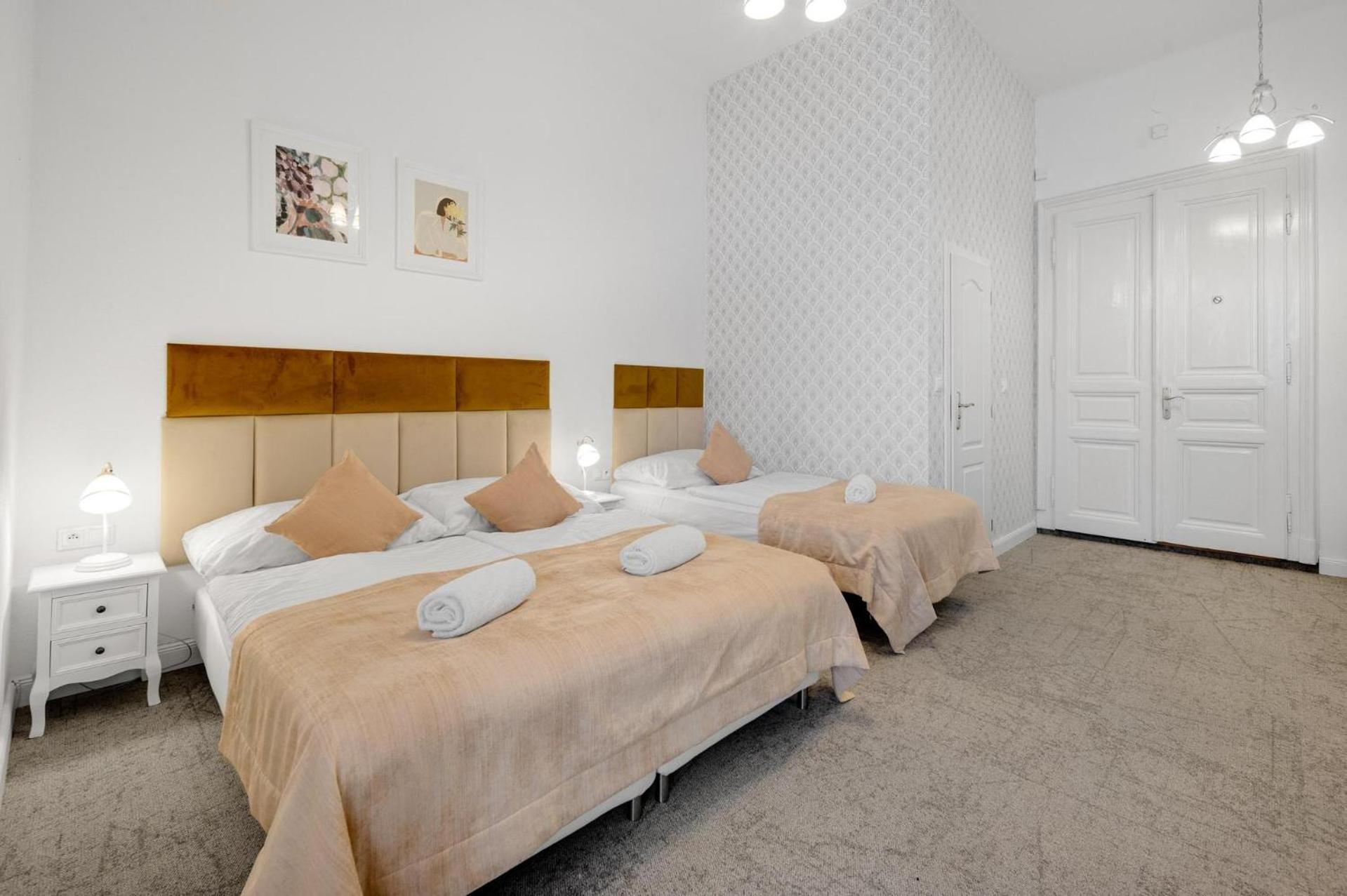 Downtown Bratislava B&B Bagian luar foto
