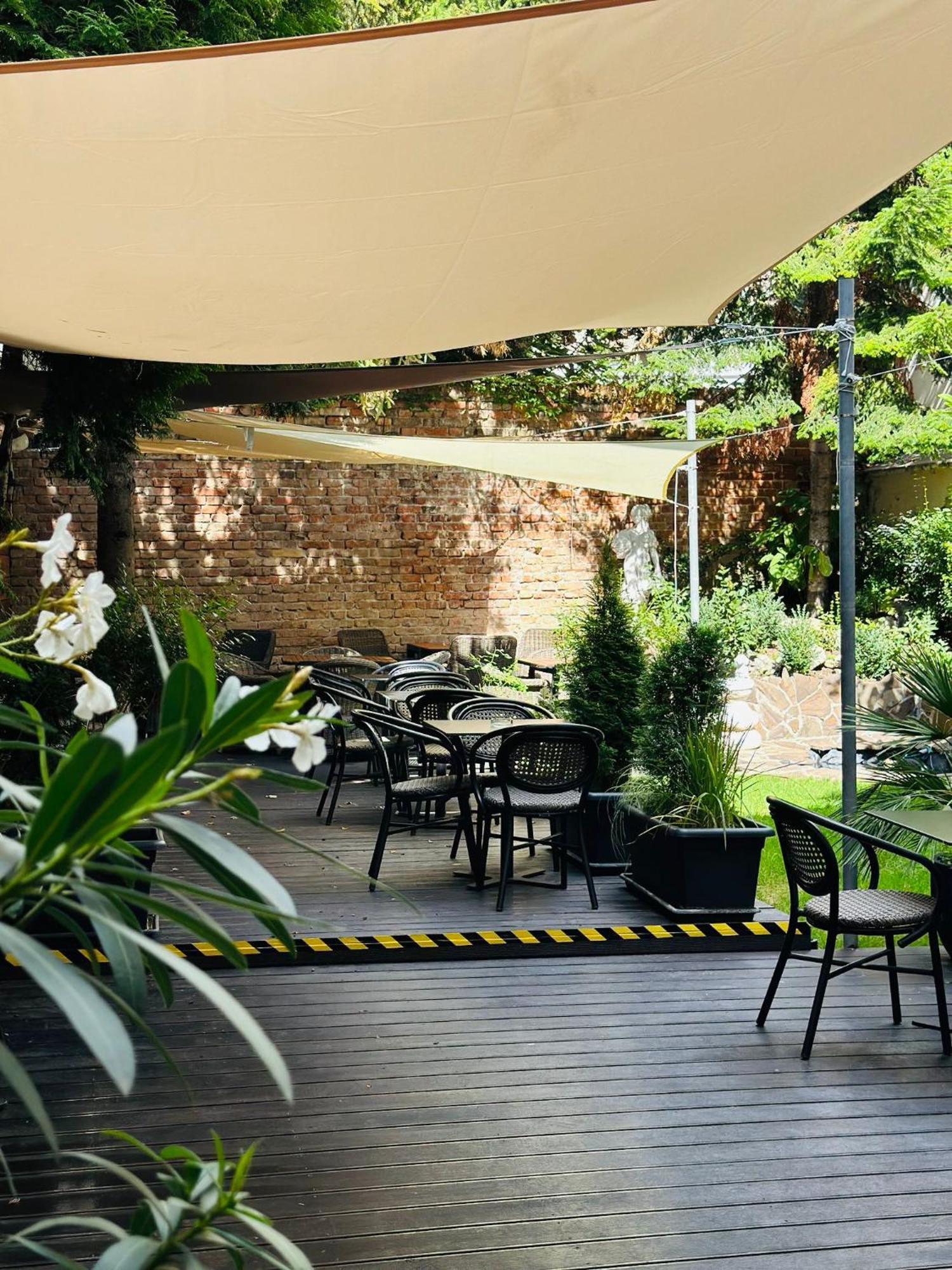 Downtown Bratislava B&B Bagian luar foto